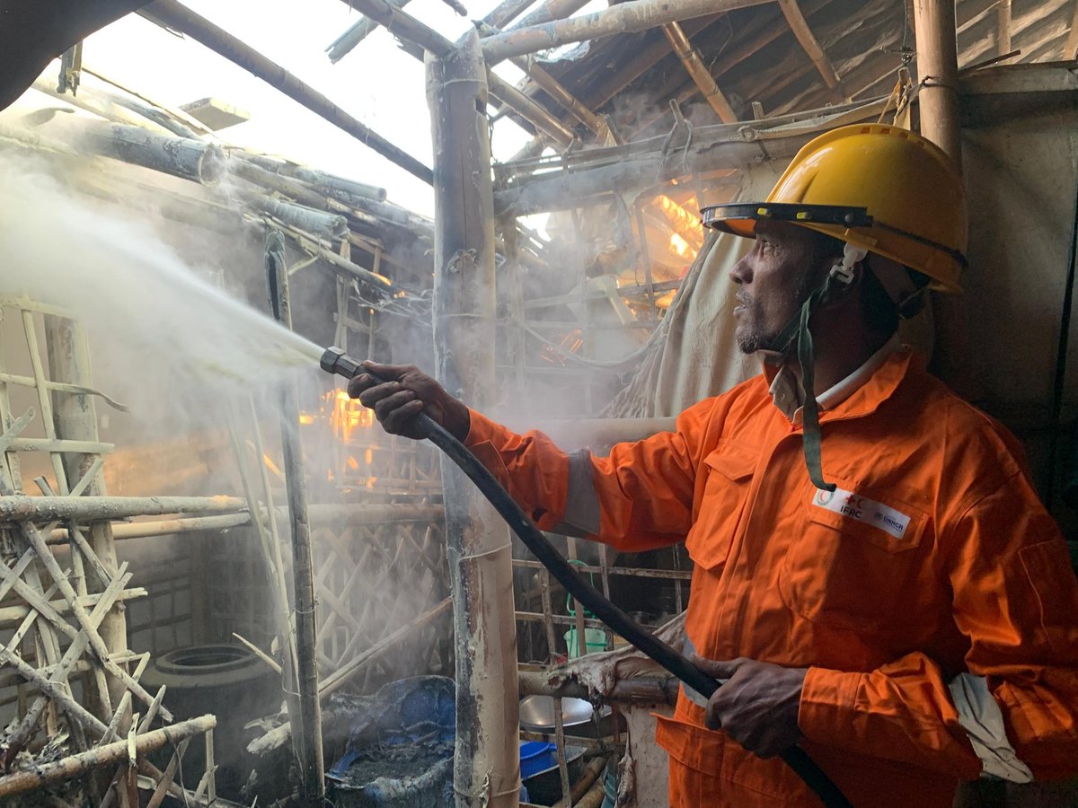 Rohingya_PS's tweet photo. In camp-27, a fire outbreak broke out at around 07:10AM affected 2 families.

📸 By @RohimUllahRP

#FireIncident #incamp https://t.co/TLasKwD6UX
