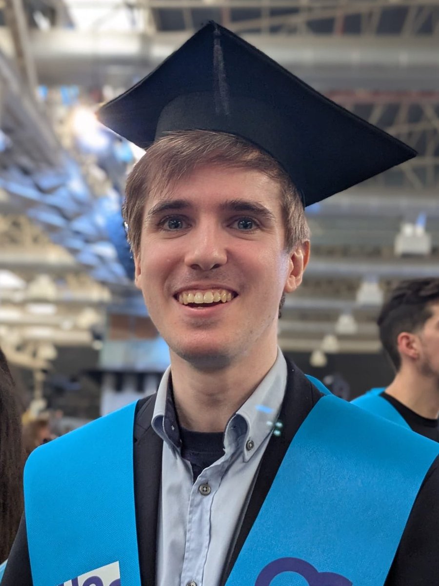 GeraruTaru's tweet photo. Ya soy oficialmente Graduadu Taru 🧑‍🎓 https://t.co/LGSJgi0eSb