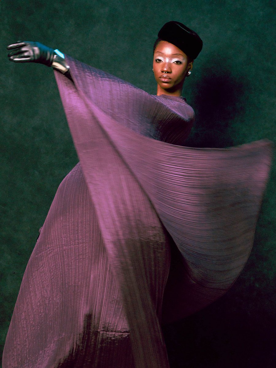 MsPinkstarr's tweet photo. Kayla styled by me in Issey miyake ☔️☔️ https://t.co/tiZNKtpCb2