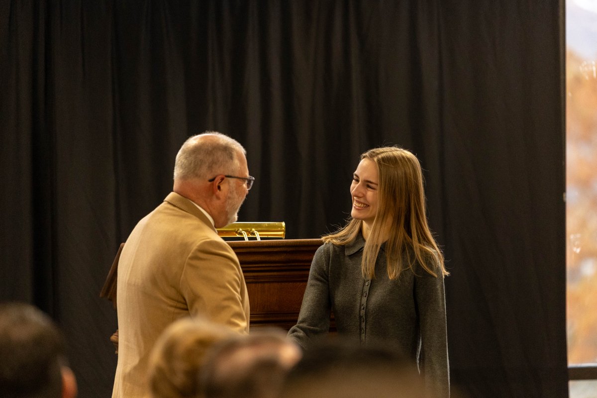 GenevaCollege's tweet image. Welcome, new alumni!!

Congratulations to all our December 2025 graduates and their families. Enjoy your feast day!

#genevacollege #madeforthis