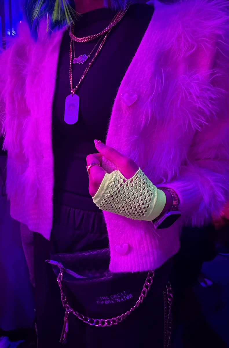 ꩜ 𝐒𝐨𝐡𝐚 tweet media