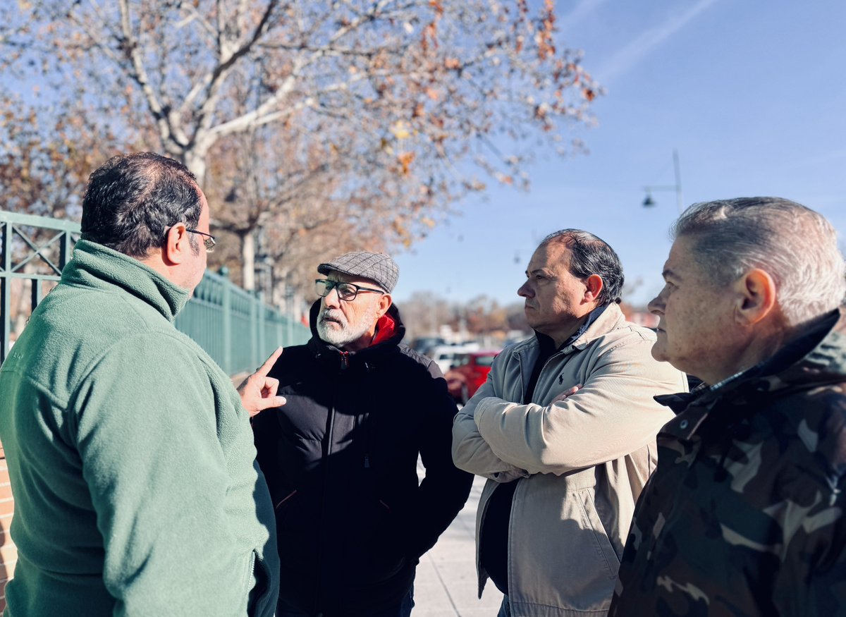 VOX_Cabanillas_'s tweet photo. Gracias a todos los que habéis pasado por la mesa informativa de hoy en Cabanillas, aportando ideas, quejas y sugerencias del día a día. 🤝

Nuestros concejales han estado acompañados por ediles de Alovera, Azuqueca, Valdeaveruelo y por el diputado provincial Víctor Morejón. 💚🇪🇸 https://t.co/GUi9wt5zZB