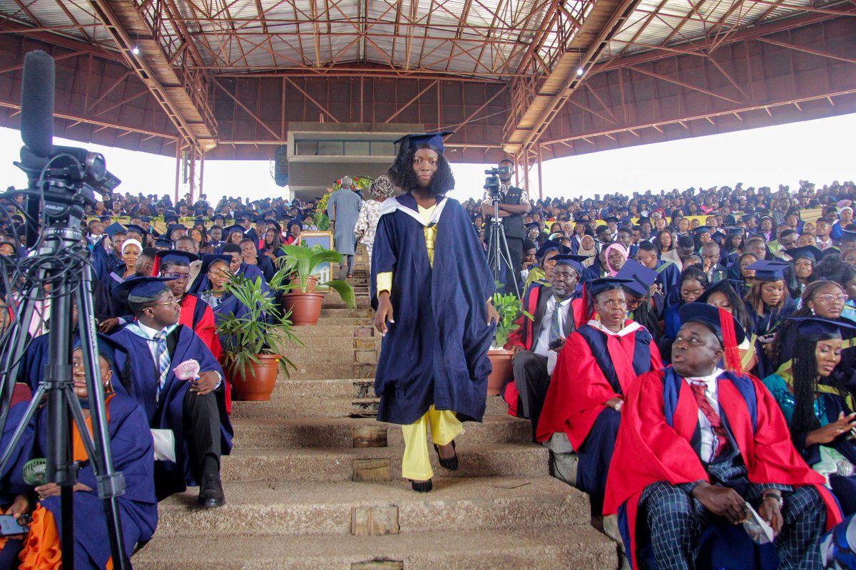 bbisolafaith's tweet photo. Posting this because this user wasn’t an X user at the point of her graduation🥹

A year ago today, I earned my first degree, a https://t.co/7ceCM8wteb. in Microbiology from Obafemi Awolowo University, and I was awarded the Best Graduating Student of my department. https://t.co/JPBywNhFC9
