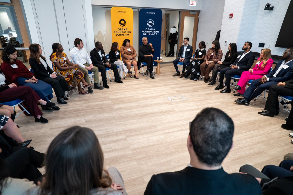 BarackObama's tweet image. I’m always inspired by the young people I meet through our @ObamaFoundation Voyagers and Scholars programs. Together, they’re creating change and tackling some of the world’s most pressing challenges.