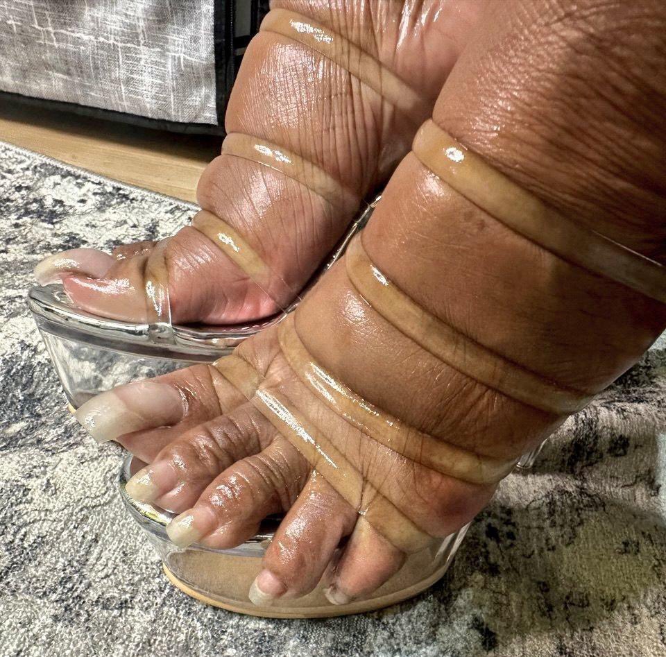 Unpolishd_'s tweet photo. Which one of you asked her to have these nails cut down ? Do you see how gorgeous these nails look @worshipsolz 🔥😍
Long nails look best on you 😌🔥😍👏🏾 https://t.co/l3G1S73rkU