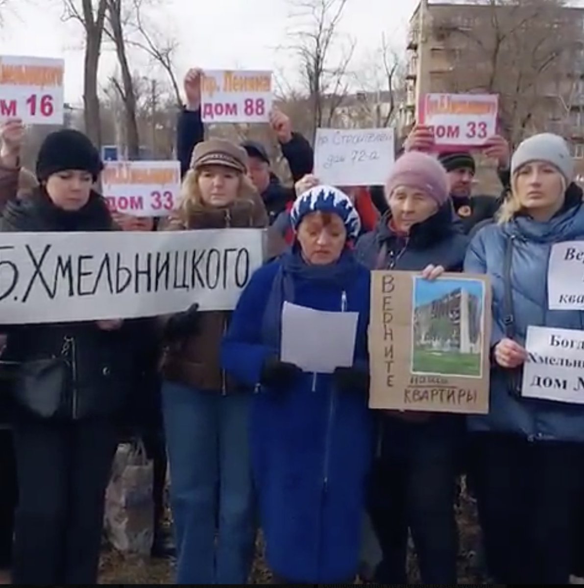 Die Videos empörter, enteigneter Bewohnern Mariupols, die sich an Putin wenden, um die versprochenen Wohnungen zurückzubekommen, kann man gar nicht mehr zählen.