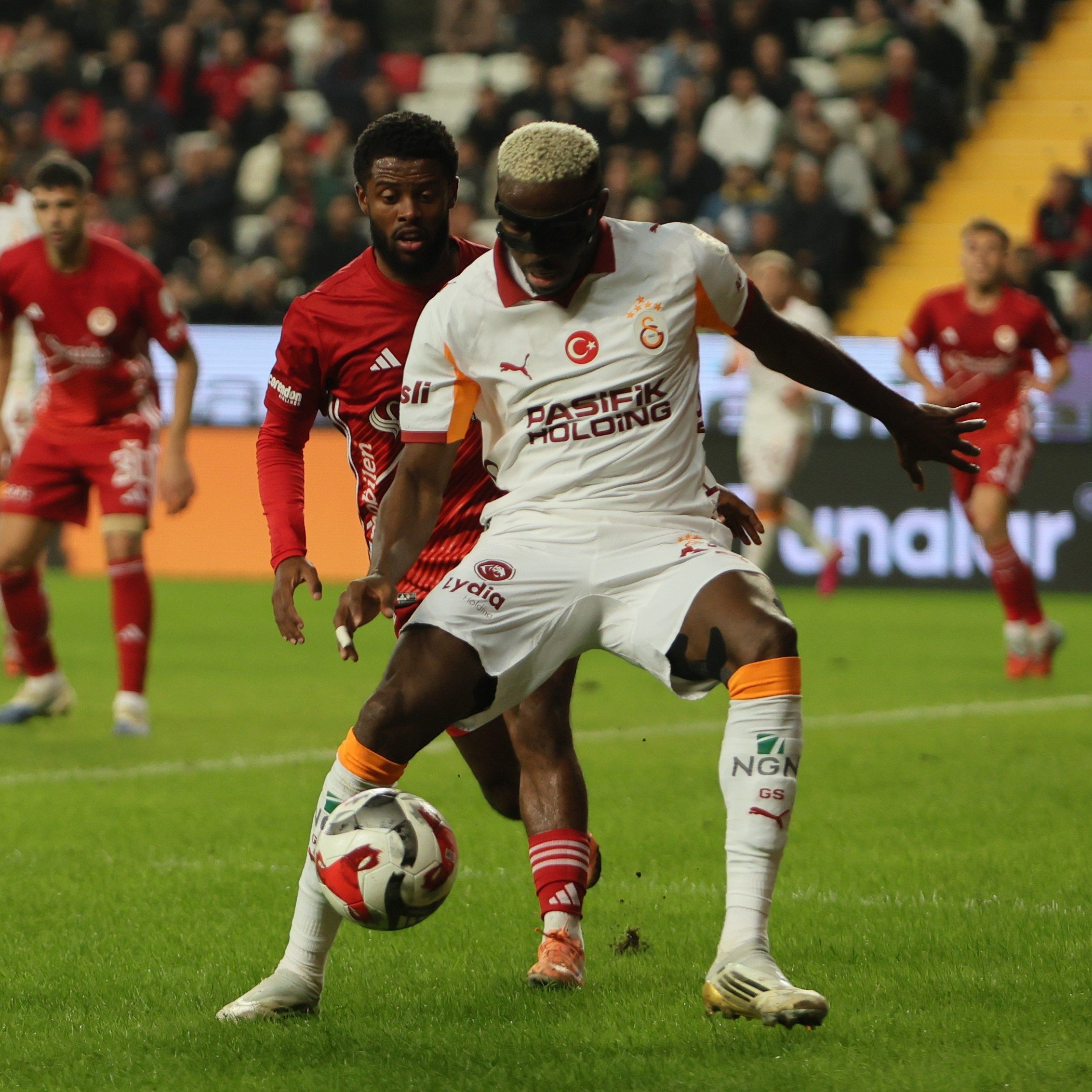 Galatasaray Antalyaspor deplasmanında kazandı: Trendyol Süper Lig'de lider hata yapmadı!