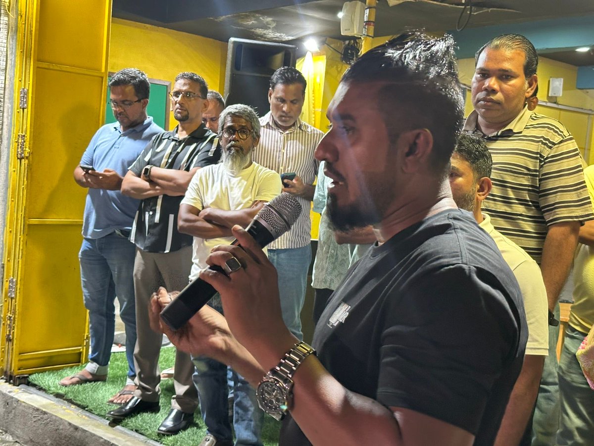 MDPSecretariat's tweet photo. މަސްވެރިންގެ އިހްތިޖާޖުން ހައްޔަރުކޮށްފައިވާ ފަރާތްތައް ދޫކޮށްލުމަށް ގޮވާލައި މިޕާއިން ކުރިއަށްގެންދާ ކުއްލި ހަރަކާތް ހަރުގެ ކުރިމަތިން ކުރިއަށްދަނީ

#FreeMPMateyNow
#MasverinMinivanKurey https://t.co/39yDiDy2FV
