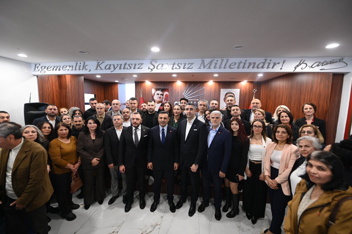 İl Başkanımız Sayın Özgür Çelik’i Kartal İlçe Başkanlığımızda ağırlayarak örgütümüzle bir araya geldik; örgüt çalışmaları ve sürece ilişkin değerlendirmelerde bulunduk.

Umudu büyütmeye, birlikte yürümeye devam ediyoruz!