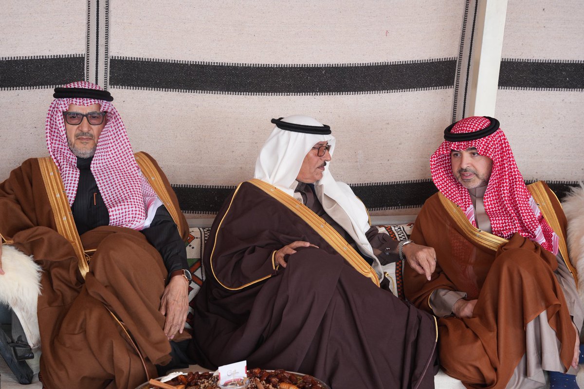 دشّن أمين منطقة الحدود الشمالية المهندس هشام بن محمد العوفي ورئيس بلدية أم خنصر المهندس فيصل بن خالد العتيبي صباح اليوم مضيف أهالي أم خنصر، بحضور عددًا من مديري الدوائر الحكومية وشيوخ القبائل. ويهدف التدشين إلى تعزيز الخدمات المقدمة لعابري الطريق ويطور البنية المجتمعية في قرية أم