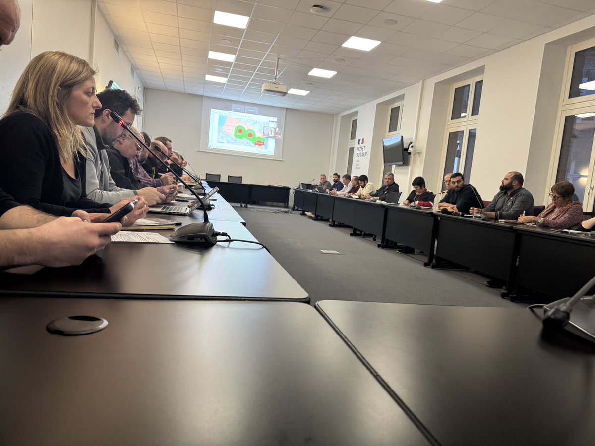 Colère agricole légitime!
Abattre des animaux sains, c’est une impasse.Réunis en préfecture avec les syndicats, les JA et les professionnels, nous demandons un passage au plus tôt en zone vaccination dès que les vaccins seront disponibles dans le Tarn (mi-janvier)À vos côtés 💪🏻