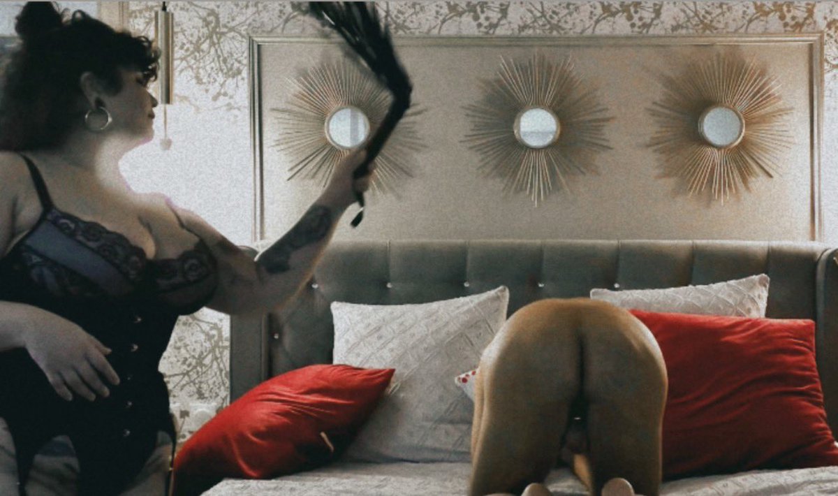 Ma première collaboration avec <a href="/EgnPlantagenet/">🔞 Eugene Plantagenet - TDS clito friendly</a> ❤️‍🔥
On a 5 tourné 3 vidéos très très hot et on ne sait pas par laquelle poster… 

Tu nous aides à choisir ? 

❤️ pour Tickling 
RT pour Waxplay &amp; Edging sur moi 
Commente pour Impact &amp; Edging sur Monsieur