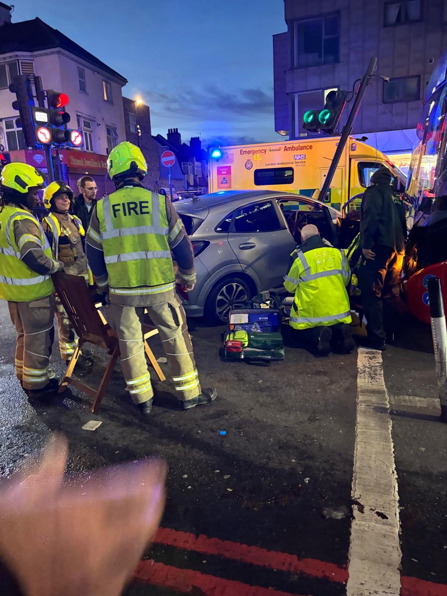 ozzy0884's tweet photo. Accident in Lewisham High Street junction of Courthill road, road closed. #lewisham #catford #newshopper #SouthLondon #accident #emergencyservices #caraccident https://t.co/lP609qEwGA