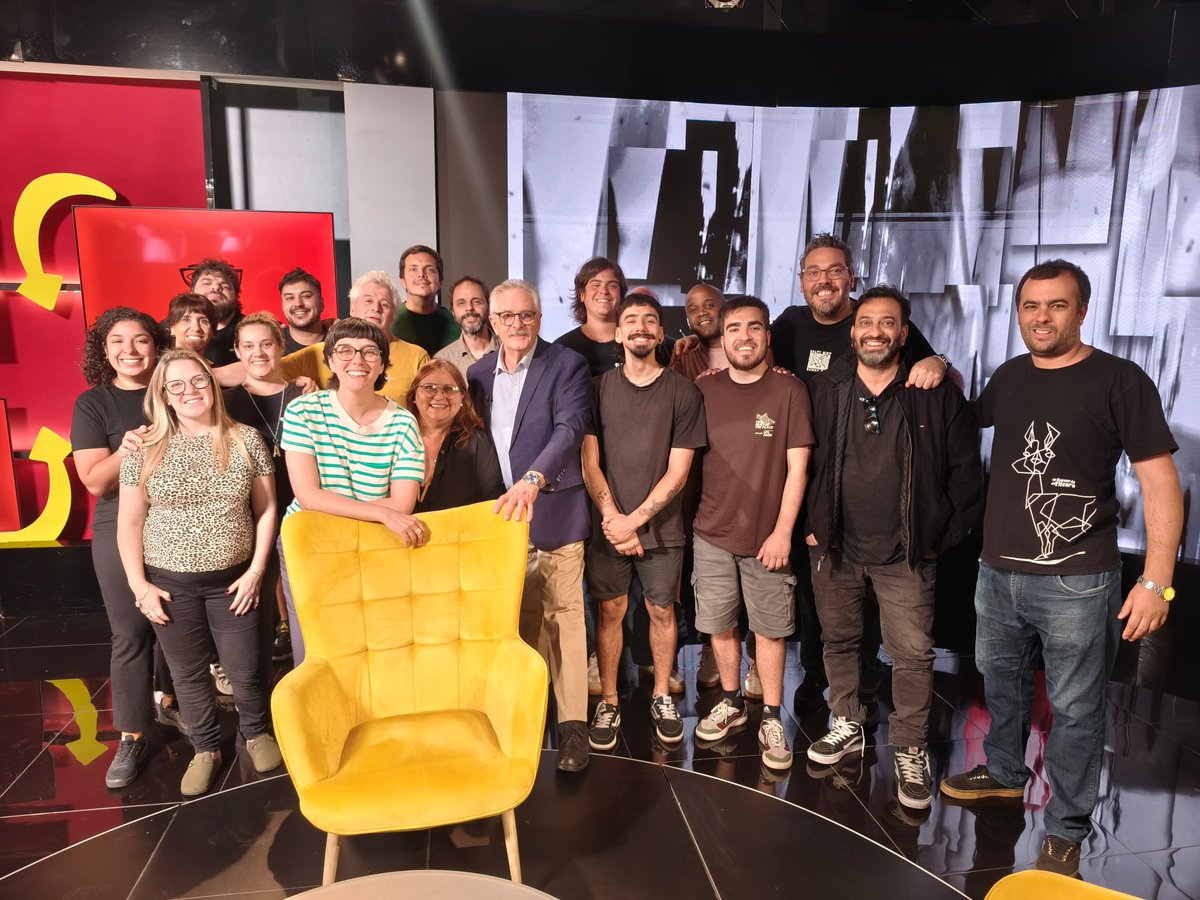 profepineyrua's tweet photo. Una vez más, Ideas Cruzadas de TVciudad fue  nominada en el rubro entrevistas,a los premios TAL de la televisión pública latinoamericana. Nunca ganamos, pero es un honor y una caricia a toda esta gente que lo hace posible. https://t.co/1nJY7lzUI1