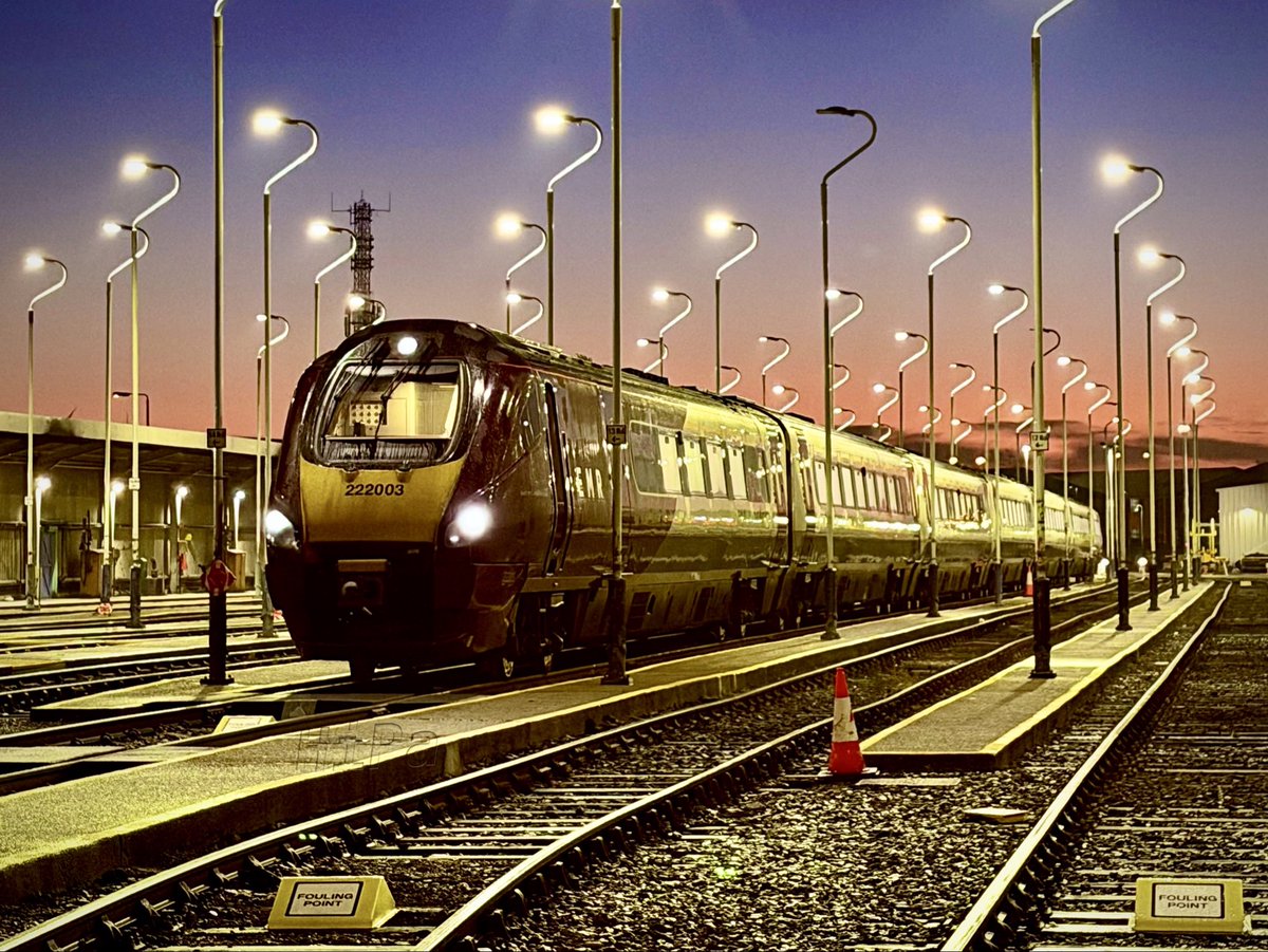 HiPa125's tweet image. Bombardier #Class222 222003 rostered to EMR #InterCity 5C32 0742 Derby Etches Park Depot &amp;gt; Sheffield via Toton