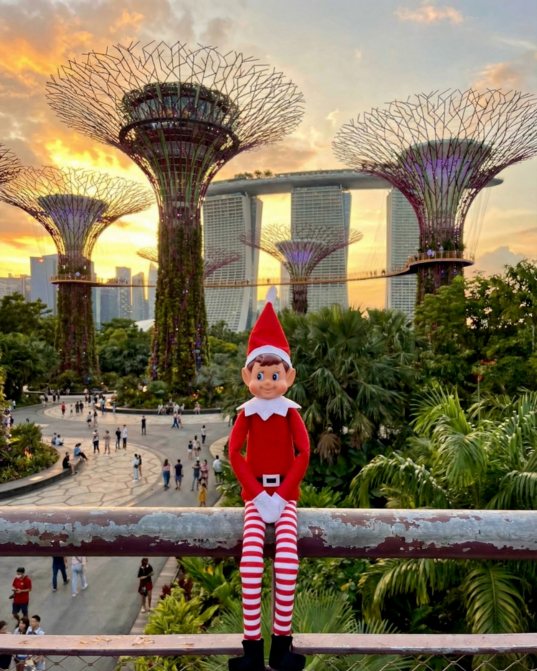 VYNCKE_NV's tweet image. Jet lag is no joke!🌍

From France to Singapore, word has it Elf's been visiting some rather fiery locations!🔥
Luckily, Elf got to share a hot chocolate with one of our Vynckeneers in our settlement in Germany☕
Where will he turn up next?

#Vyncke #CleanEnergyTechnology #Global
