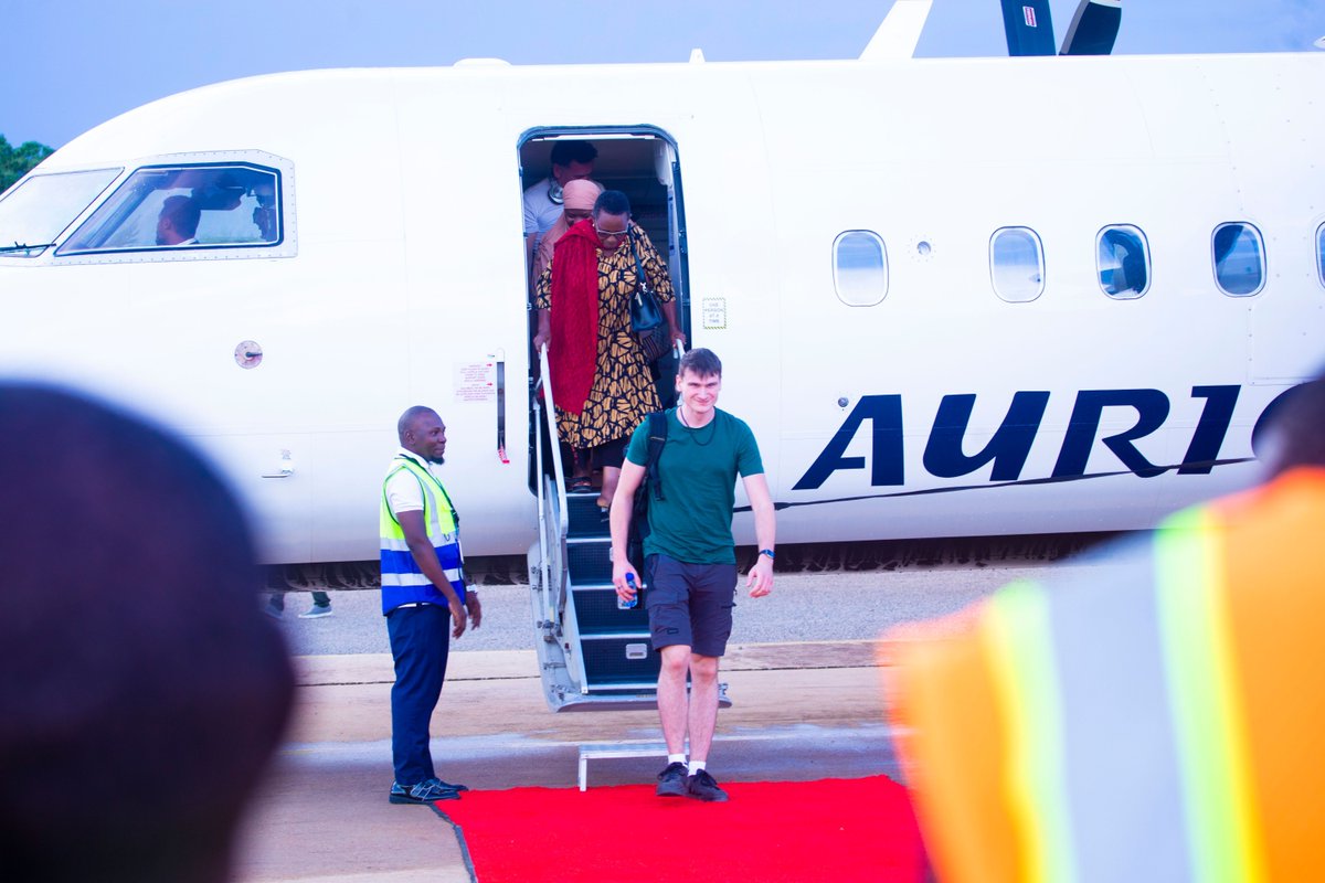 auricair's tweet image. ✈️ Auric Air yazindua safari mpya Kahama ⇄ Dar es Salaam, hatua muhimu kuimarisha muunganiko wa mikoa na fursa za biashara.

Uzinduzi ulihudhuriwa na Mhe. Frank Nkinda, Bi. Glory Absolm, Mhe. Shaban P. Mikongoti na wadau mbalimbali.

#AuricAir #NowFlying #Kahama #DarEsSalaam