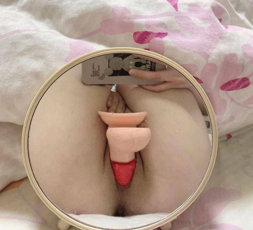 tozigudng1's tweet photo. 不是，谁他妈有病啊？大晚上跟圣诞老人许愿极品小母狗，我他妈正在睡觉就被装进袜子里了 #羞辱  #骚货 #小狗日记 #发情 #反差 #肉便器 #女神   #母狗 #聊骚 #文爱 #女高 https://t.co/9OxNpxETKK