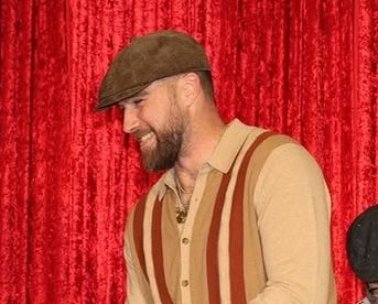 87KillaT's tweet photo. @ Chiefs Christmas party last week🎄 

Travis Kelce #WPMOYChallenge  #ProBowlVote https://t.co/GkVmpoq7BA