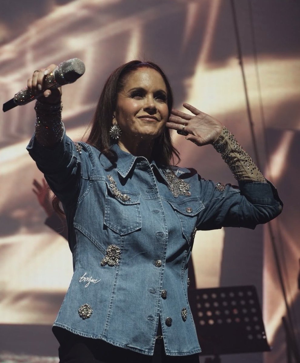 solegalarzmusic's tweet image. Lucero 💫 #denim