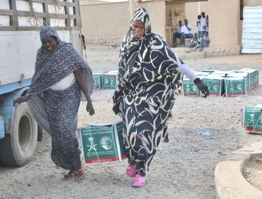 توزيع 1000 سلة غذائية في مدينة جبيت بالسودان #مركز_الملك_سلمان_للإغاثة 