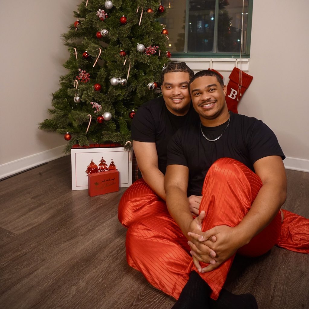 merocmgs's tweet image. happy holidays from us ❤️