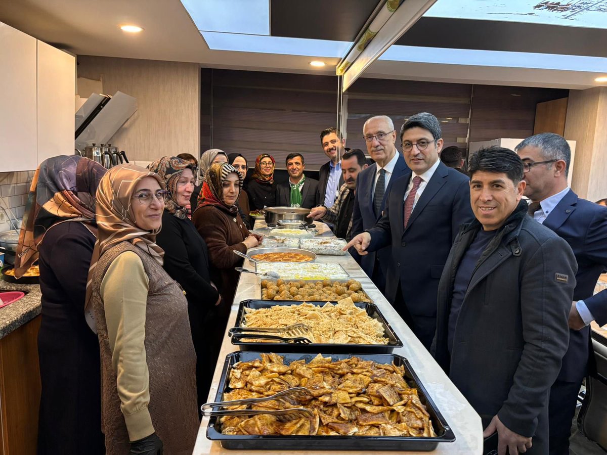 📍Ankara BİNYAR Derneği

Köklerimizin izinde, aynı memleket sevdasında, aynı sofrada bir araya geldik…

12.12. Dünya Bingöllüler Günü vesilesiyle düzenlenen bu anlamlı buluşmada, Bingöl’ün kültürünü, değerlerini ve hemşehrilik bağını bir kez daha yürekten hissettik.

Birlikte
