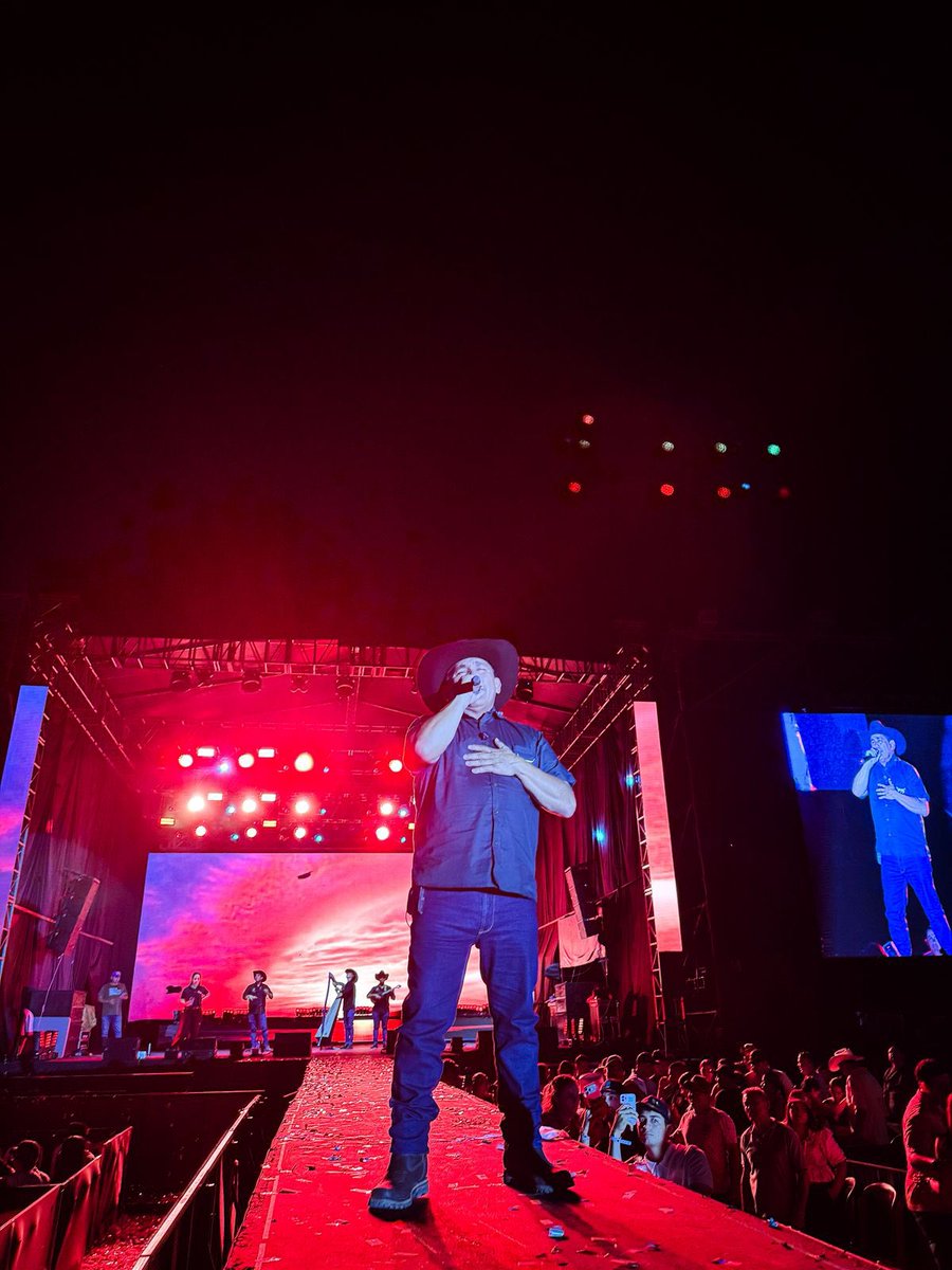 Villamil Torres llevó el sentimiento llanero al Festival de Colonias de Puerto López, con una presentación cargada de tradición, fuerza y orgullo por nuestras raíces, donde el folclor del Llano fue protagonista y la identidad cultural se celebró a través del joropo.
