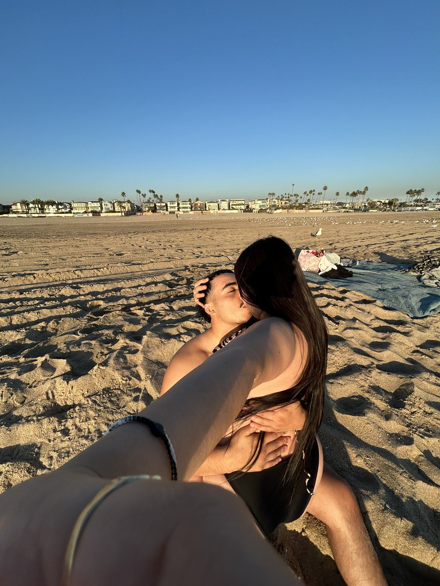 _sszz_nnn's tweet photo. Beach date w my boy. 💗☀️ https://t.co/nLhcGw0Ecu