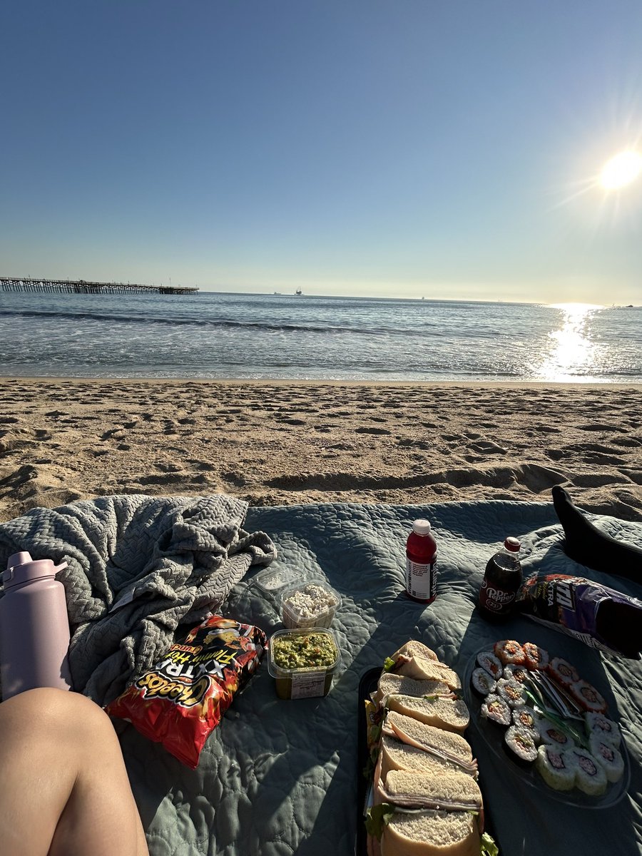 _sszz_nnn's tweet photo. Beach date w my boy. 💗☀️ https://t.co/nLhcGw0Ecu