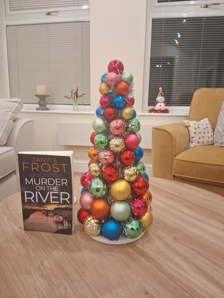 Give the gift of a book this Christmas - specifically, my book! Warwick &amp; Bell #5 tinyurl.com/yzxfnh2e
#crimefiction #crimefictionaddict #bookcommunity   #bookrecommendations #mysteryseries  #goodreads    #detectivefiction  #Kindle #KindleUnlimited