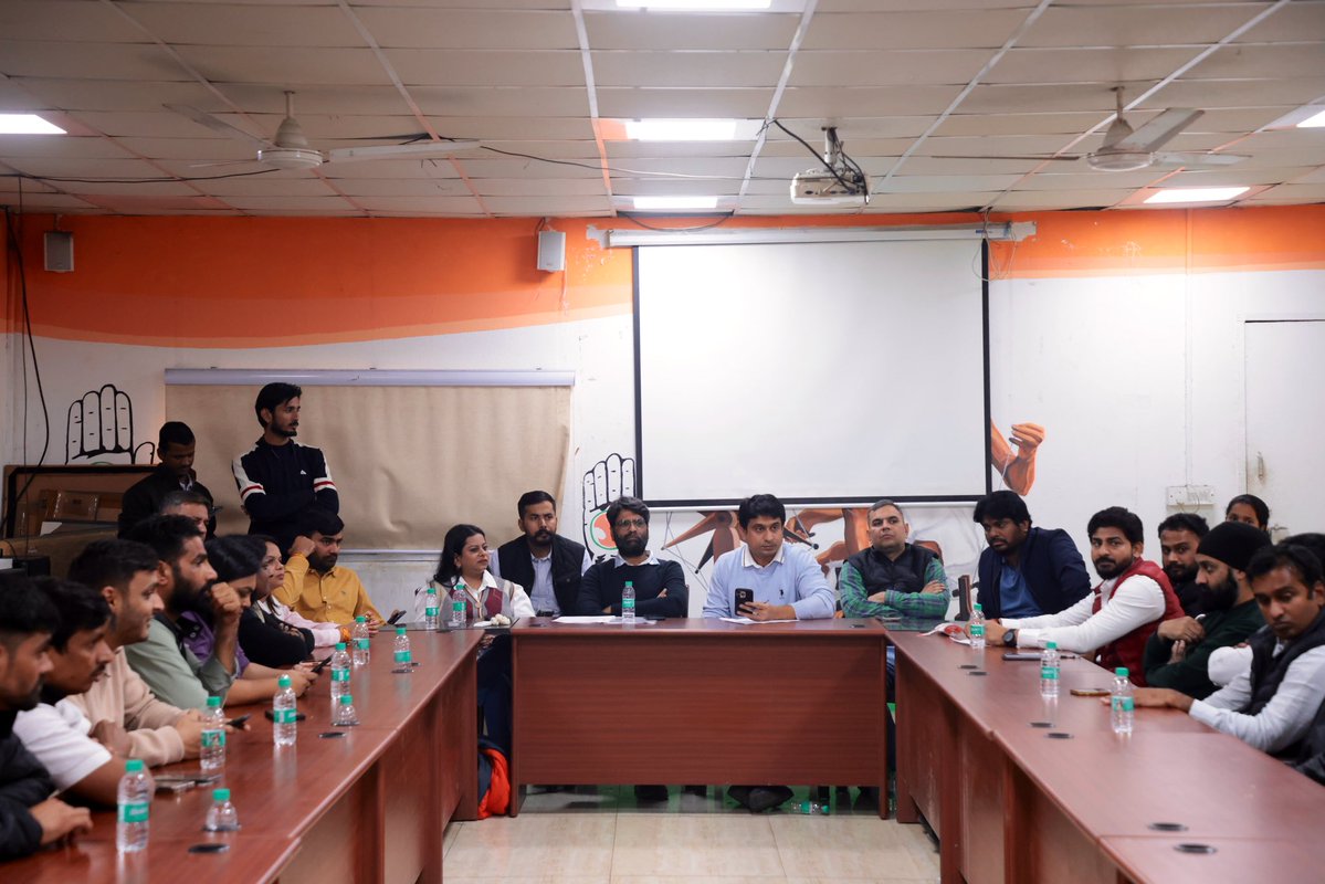 आज IYC प्रभारी Manish Sharma  जी और राष्ट्रीय अध्यक्ष Uday Bhanu Chib जी के नेतृत्व में युवा कांग्रेस के राष्ट्रीय पदाधिकारियों की बैठक हुई।

बैठक में LoP Rahul Gandhi जी के नेतृत्व में 14 दिसंबर को रामलीला मैदान में होने वाली ‘वोट चोर, गद्दी छोड़’ महारैली को जनआंदोलन बनाने को