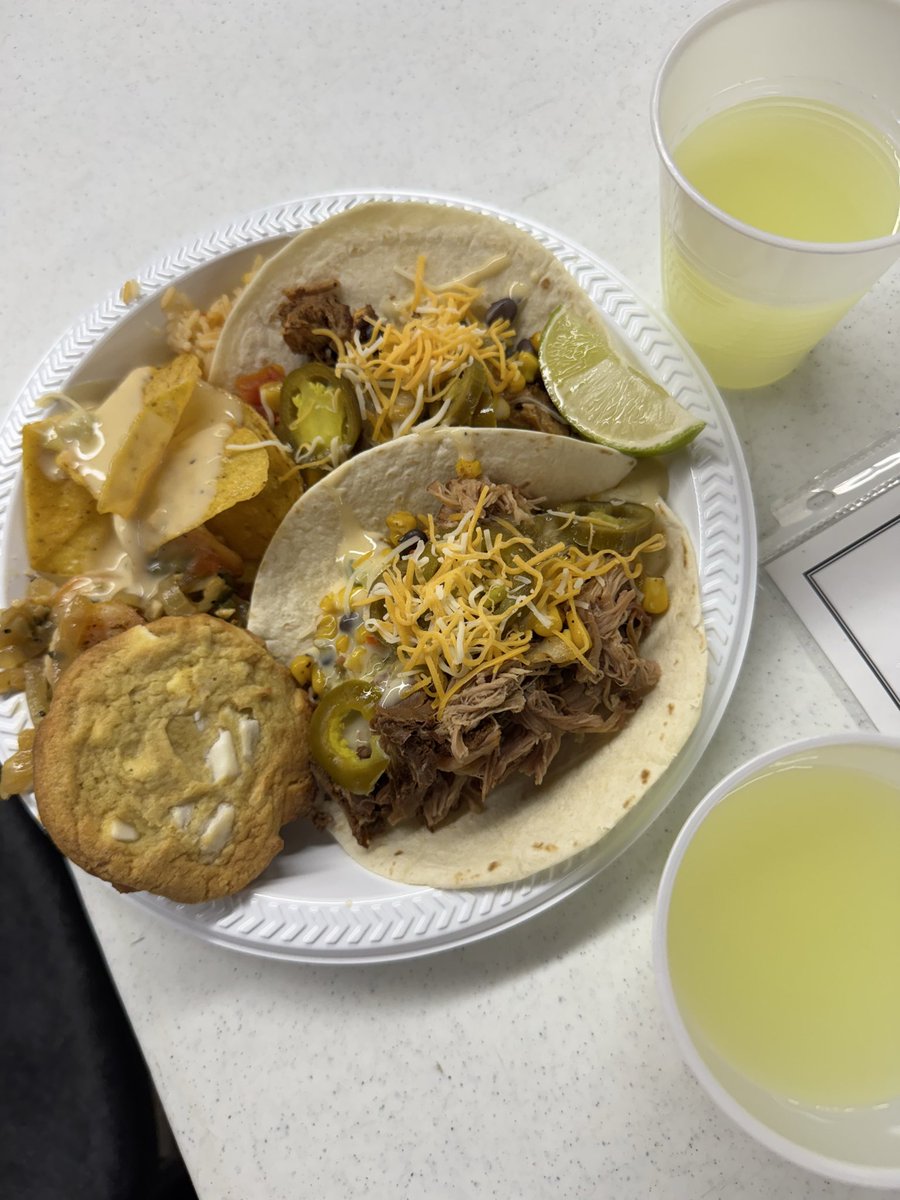 PsychLopez's tweet image. Lunch was AMAZING at Hispanic Character Camp! Thank you @MunozFoundation &amp;amp; @AnthonyMunozHOF for lunch! @MiddletownOH @Creekvw_Tweets #HCC