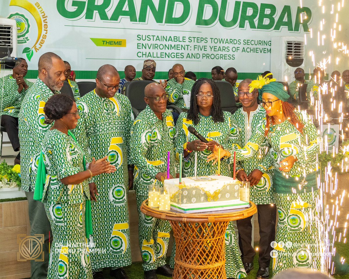 MatthewOPrempeh's tweet photo. Congratulations to the University of Environment and Sustainable Development (UESD) on the occasion of its 5th Anniversary.
#LeadershipInService #WithOurOwnHands #UESD #SustainableDevelopment #OneGhana https://t.co/M2lABawTab