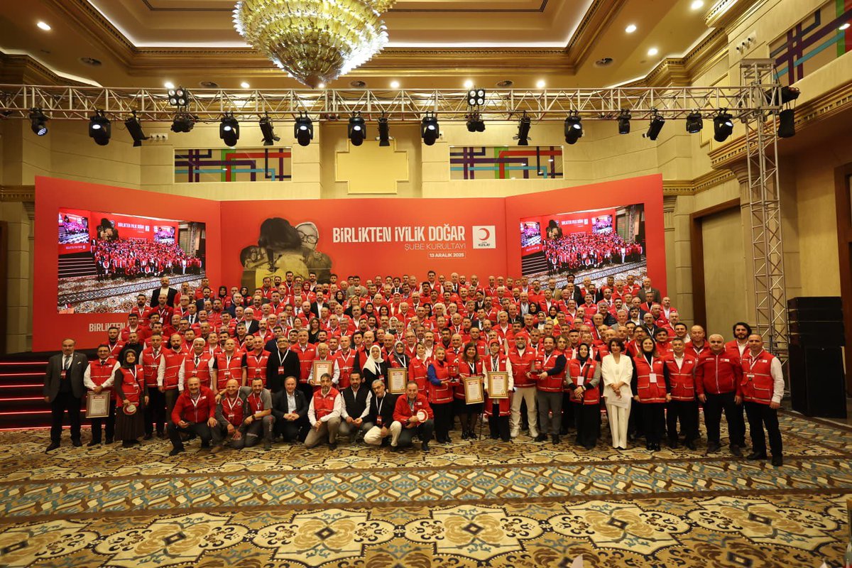 “Birlikten iyilik doğar” diyerek çıktığımız yolda, Türkiye’nin dört bir yanından gelen kıymetli şube başkanlarımla kurultayımızda bir araya geldik.

Her birinin gözlerinde aynı heyecanı, aynı sorumluluğu, aynı gönüllülük ateşini gördüm. İyiliği büyüten de tam olarak bu: Aynı