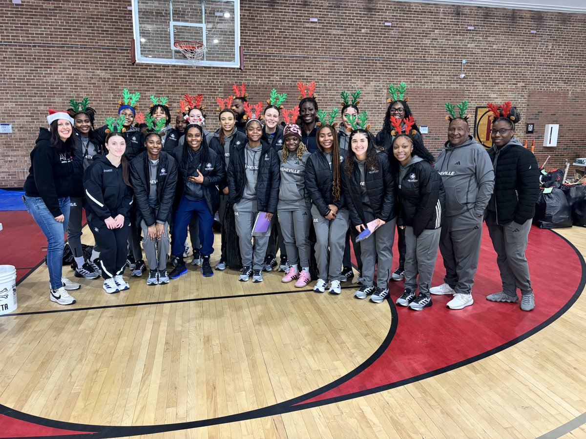 UNCAvlWBB's tweet image. On our way to ECU we stopped by the Asheville Dream Center to Christmas shop for children in the Asheville area 🎄🎅
#AllInAvl | #TapInAvl