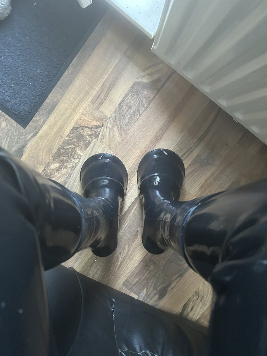 Latexwolf97's tweet photo. Thanks @furrjoi01 for the Beautiful hooves I love them ❤️ https://t.co/GcNLnq7zBl