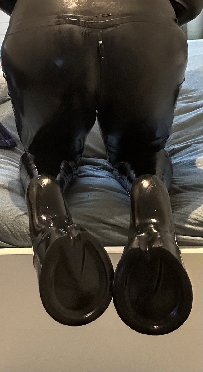 Latexwolf97's tweet photo. Thanks @furrjoi01 for the Beautiful hooves I love them ❤️ https://t.co/GcNLnq7zBl