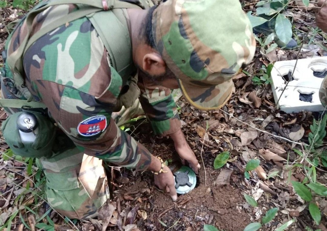 thechonkygod's tweet photo. @un_cha_un Ya right! Planting landmines on Thai soil is NO accident. 

#ไทยกัมพูชา https://t.co/7VqzWHtJk7