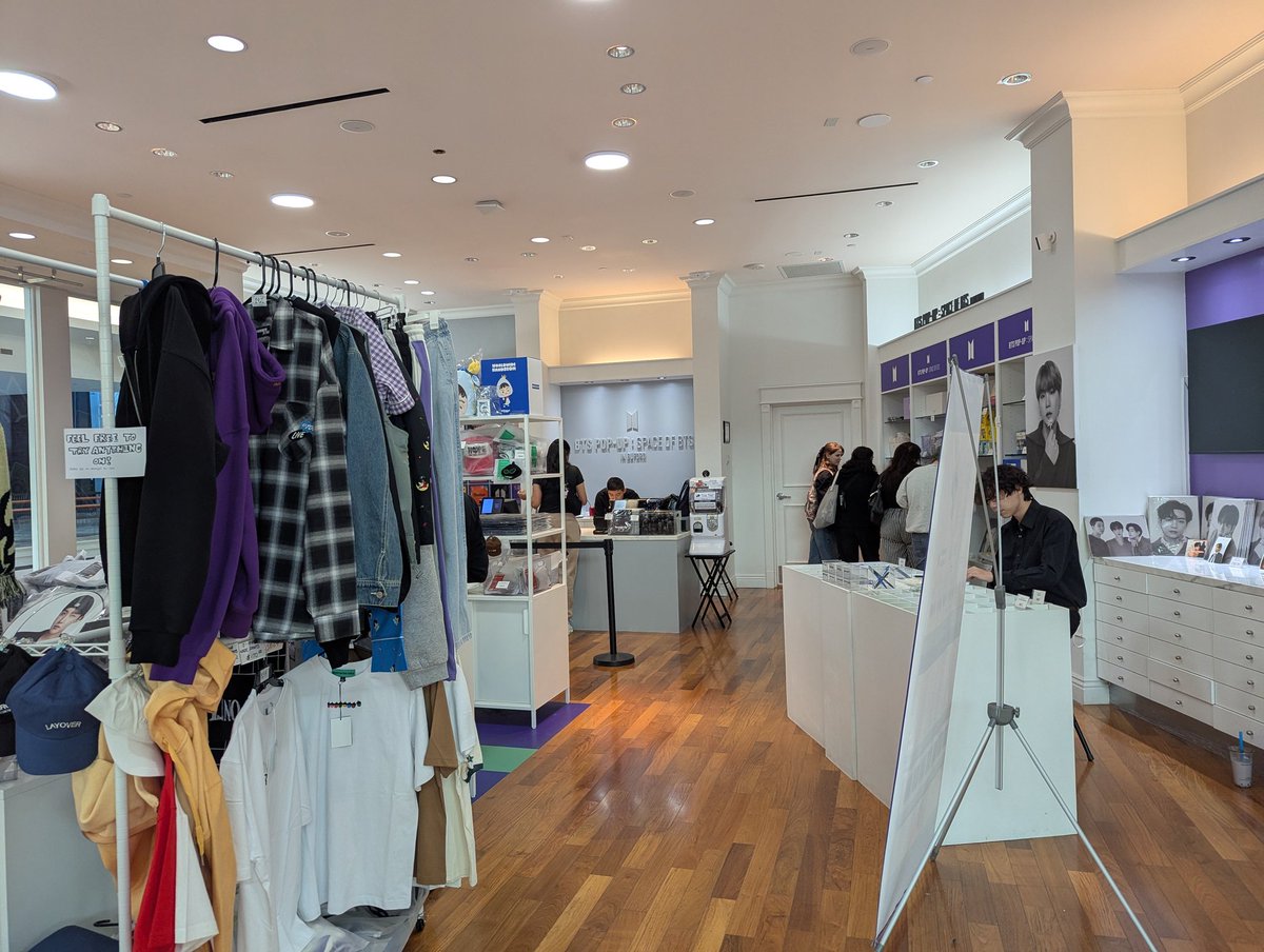myjoonmymoon's tweet photo. Went to the BTS pop-up here in Atlanta (well, technically Buford) today! 💜 so great to see so many other ARMY in there supporting our 7!
#BTS #BTS_POP_UP
#SPACE_OF_BTS
#BTS_BUFORD_POP_UP https://t.co/nQBqMdoOOq