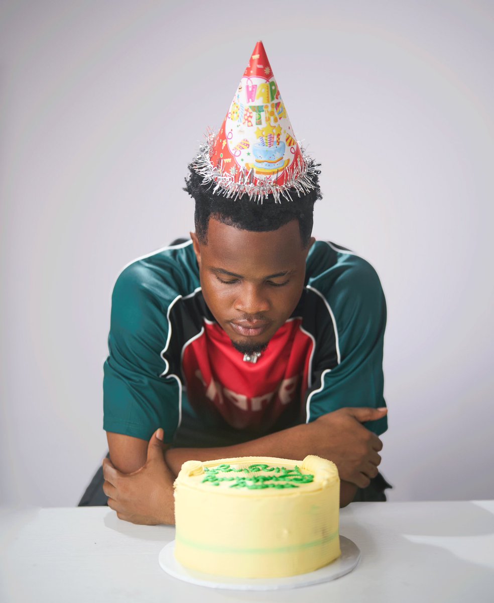 Kingingtweets's tweet photo. Happy Birthday to me.🎉🎊 https://t.co/CWWYl3CwsJ
