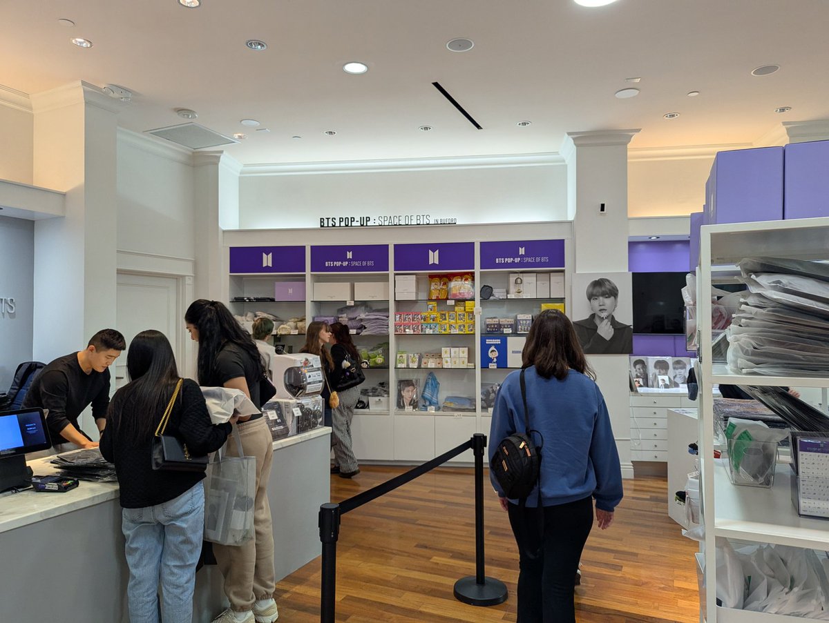 myjoonmymoon's tweet photo. Went to the BTS pop-up here in Atlanta (well, technically Buford) today! 💜 so great to see so many other ARMY in there supporting our 7!
#BTS #BTS_POP_UP
#SPACE_OF_BTS
#BTS_BUFORD_POP_UP https://t.co/nQBqMdoOOq