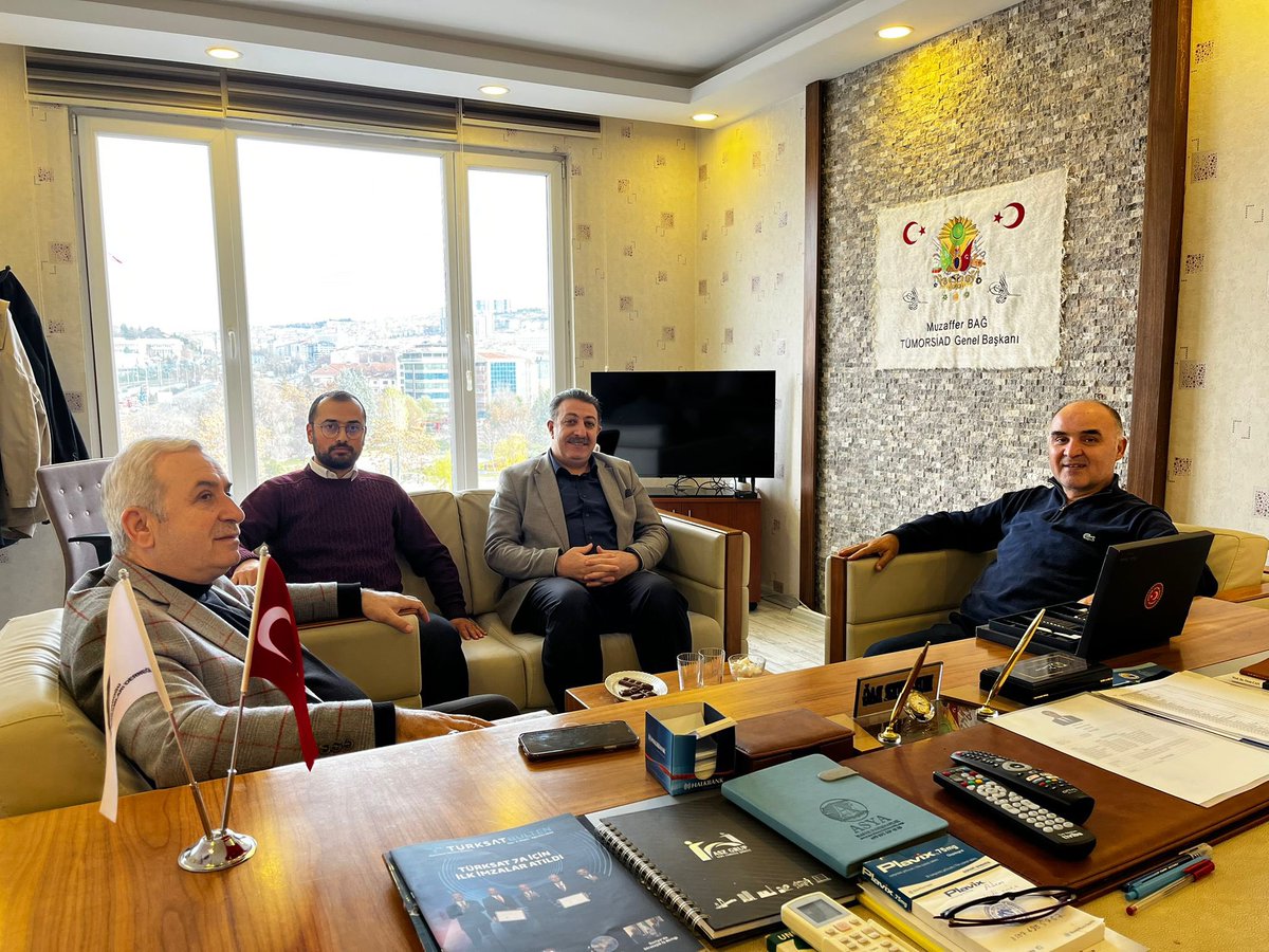 Vali Mülkiye baş müfettişi sayın Şehmus Günaydın beyi TÜMORSiAD genel merkezimizde misafir etmekten çok memnun olduk.
Kadirşinas Valimize nazik ziyareti için çok teşekkür eder, aziz milletimize hizmet yolunda başarılar dileriz.<a href="/SehmusGunaydin/">Şehmus Günaydın</a>