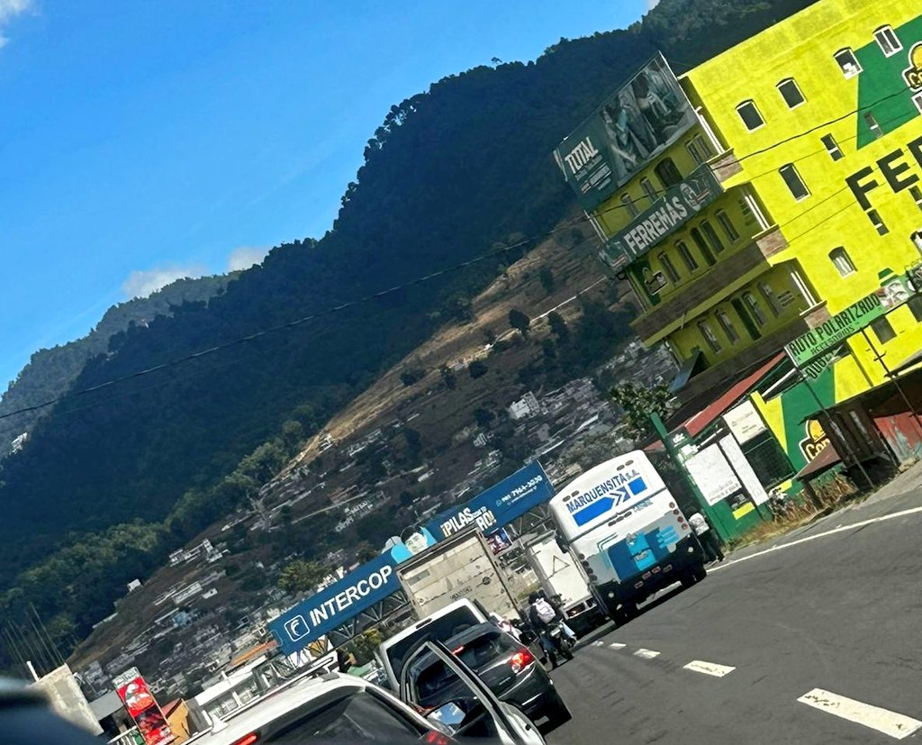 vichoguate's tweet photo. LO ÚLTIMO:

Bloqueo en kilómetro 155 de Ruta Interamericana. 

Se trata de Pobladores de Nahualá, Sololá, reportan medios locales.

Información en desarrollo. https://t.co/cvoNqp9hKA