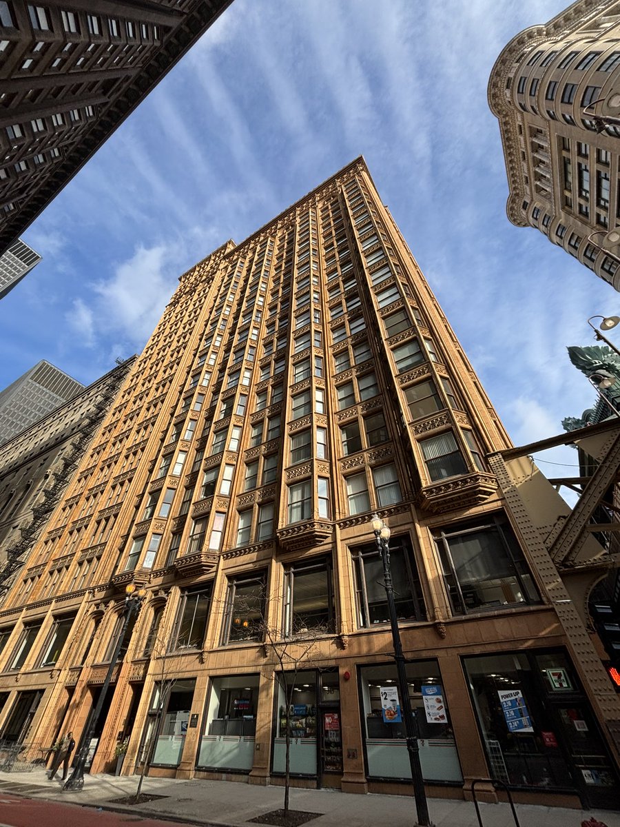 working in a short documentary thing about early skyscraper development in chicago and wanted to share one of my favorites (the fisher building, designed by daniel burnham and completed in 1896)