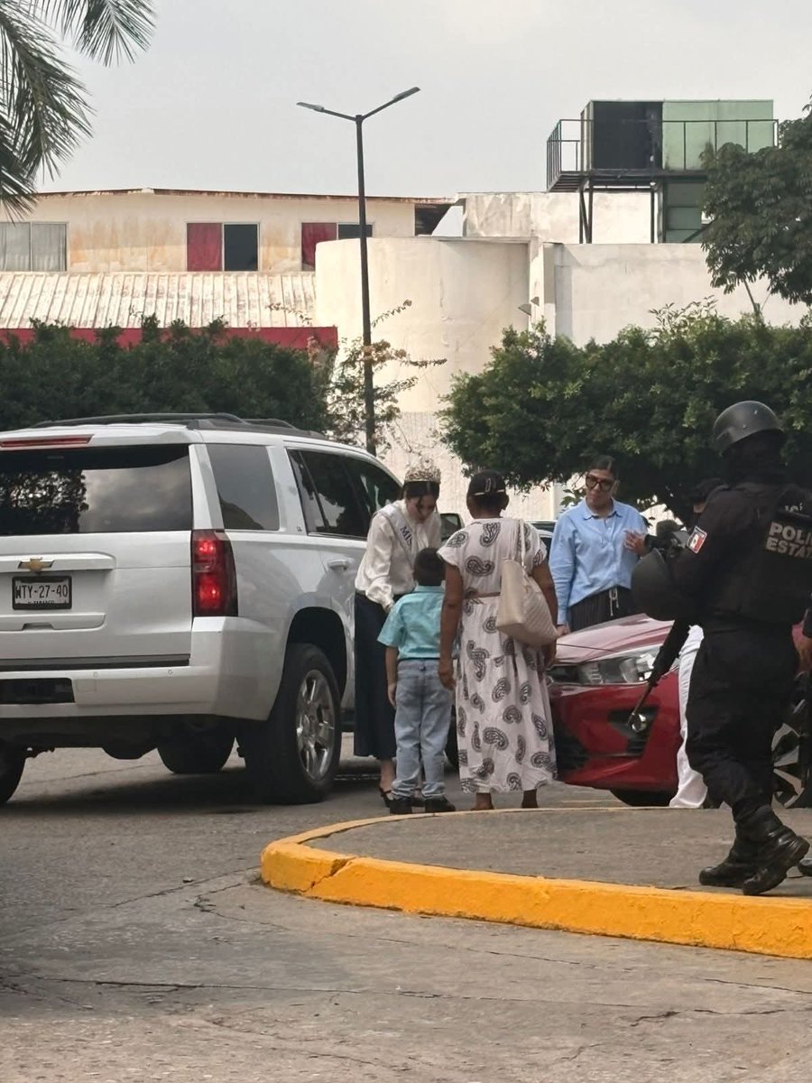 MissMexicoou's tweet photo. Fátima Bosch llegando al Hospital del Niño en Villahermosa Tabasco. @bosch_fatima 🎁💝👑✨🙏🏻

#FatimaBosch #missuniverso
#MissUniverse #Tabasco https://t.co/gAvMboJfPI