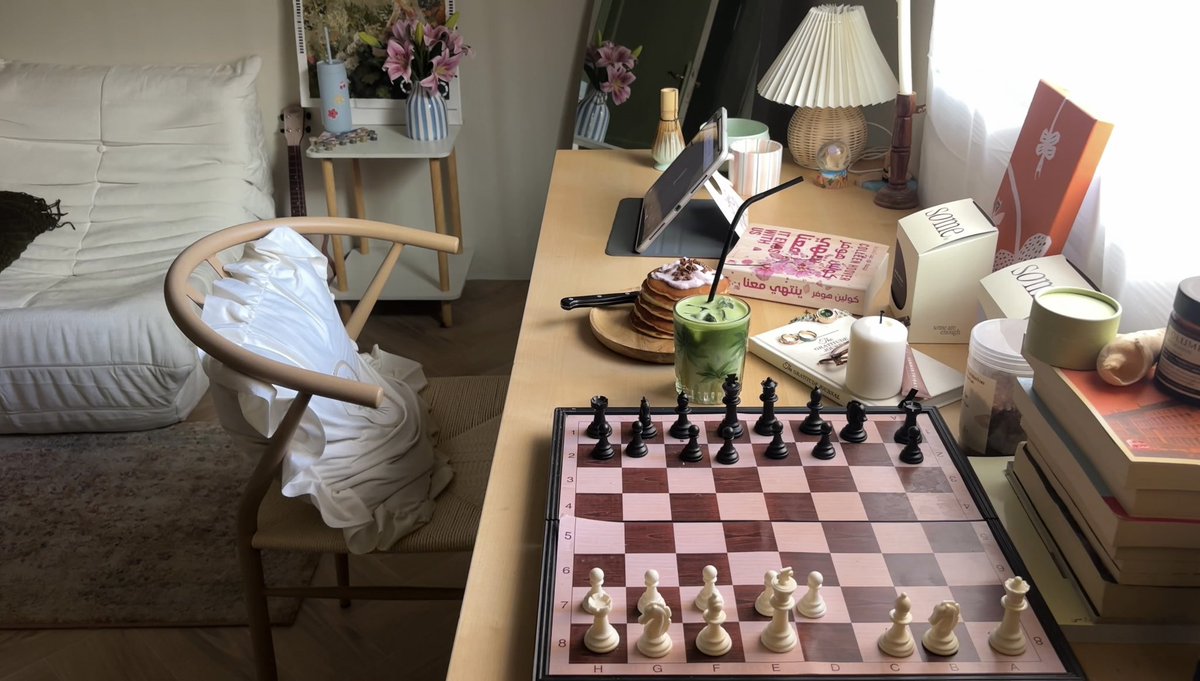 S1oia's tweet image. اكثر شي يمثل الشخص هو غرفته