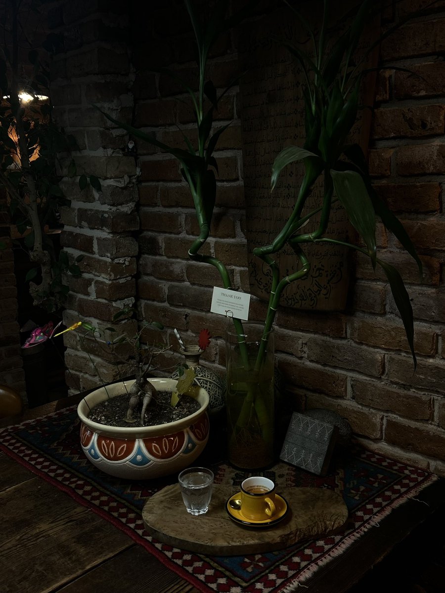 الجانب الآخر من الموضوع //
مستوى القناعة اليوم كاااان منحدر وجدًا
والرش اللي جاكم ما كان مطر كانت دموعي
لكن الحمدلله من قبل ومن بعد
القادم أجمل يا داهية الجيل

صحيح ما تأهلنا
لكنّ إني فزت بهالعسل
وهذي نعمة توجب الشكر أيضًا