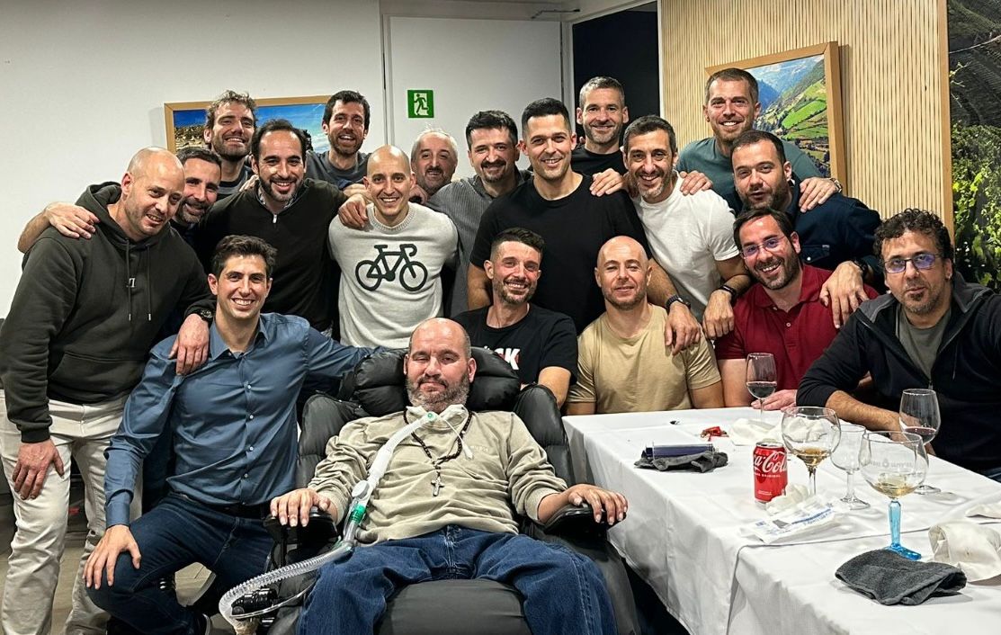 pons_sabate's tweet photo. Comida Navidad 2025 con mis amigos de toda la vida.

Conservar los amigos de la infancia, da vida.

Más de 35 años juntos compartiendo risas y penas.

Si eres enfermo terminal haz vida social y, sino también. https://t.co/EF6DIaaTqy