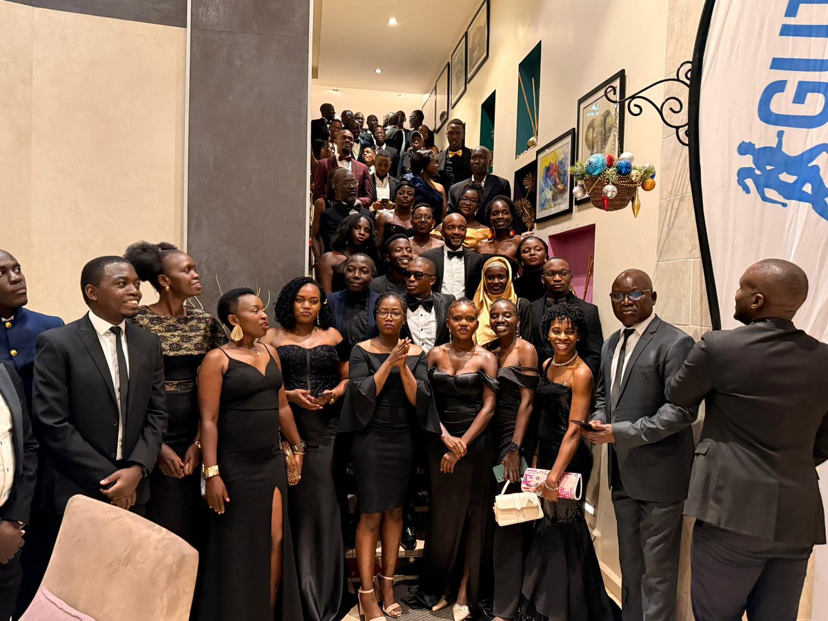 gutsybunch's tweet image. Running is community, friendships, business connections, love, health commitments, and above all, a love for the sport and the journey each of us has taken this year.

We celebrate every moment and every step taken by the incredible Gutsy Bunch.
It has been a year of running💙🤍